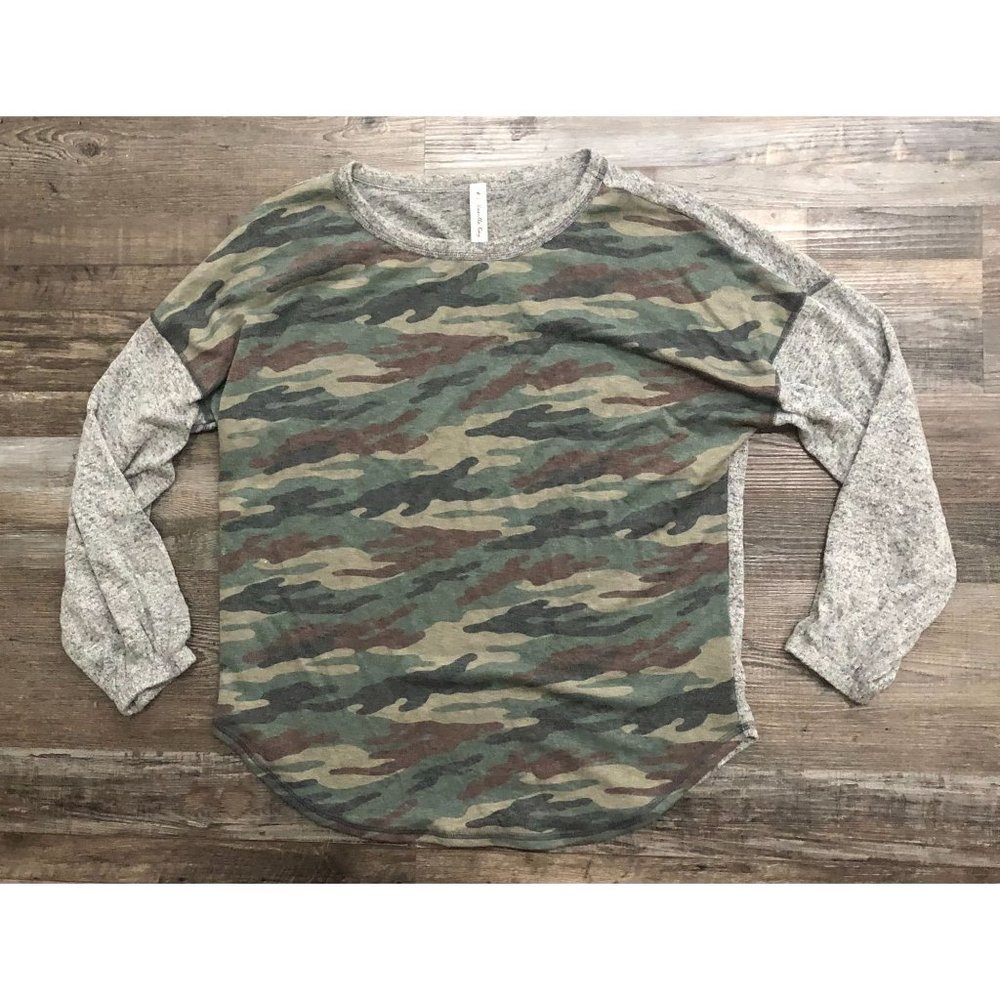 Vanilla Sky Womens XL Camo & Gray Long Sleeve Crewneck Shirt